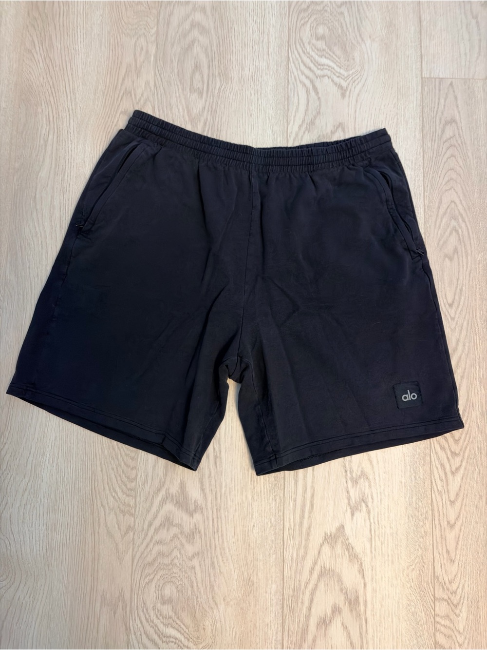 Like new. Alo Men’s Black Double Take Lounge Shorts